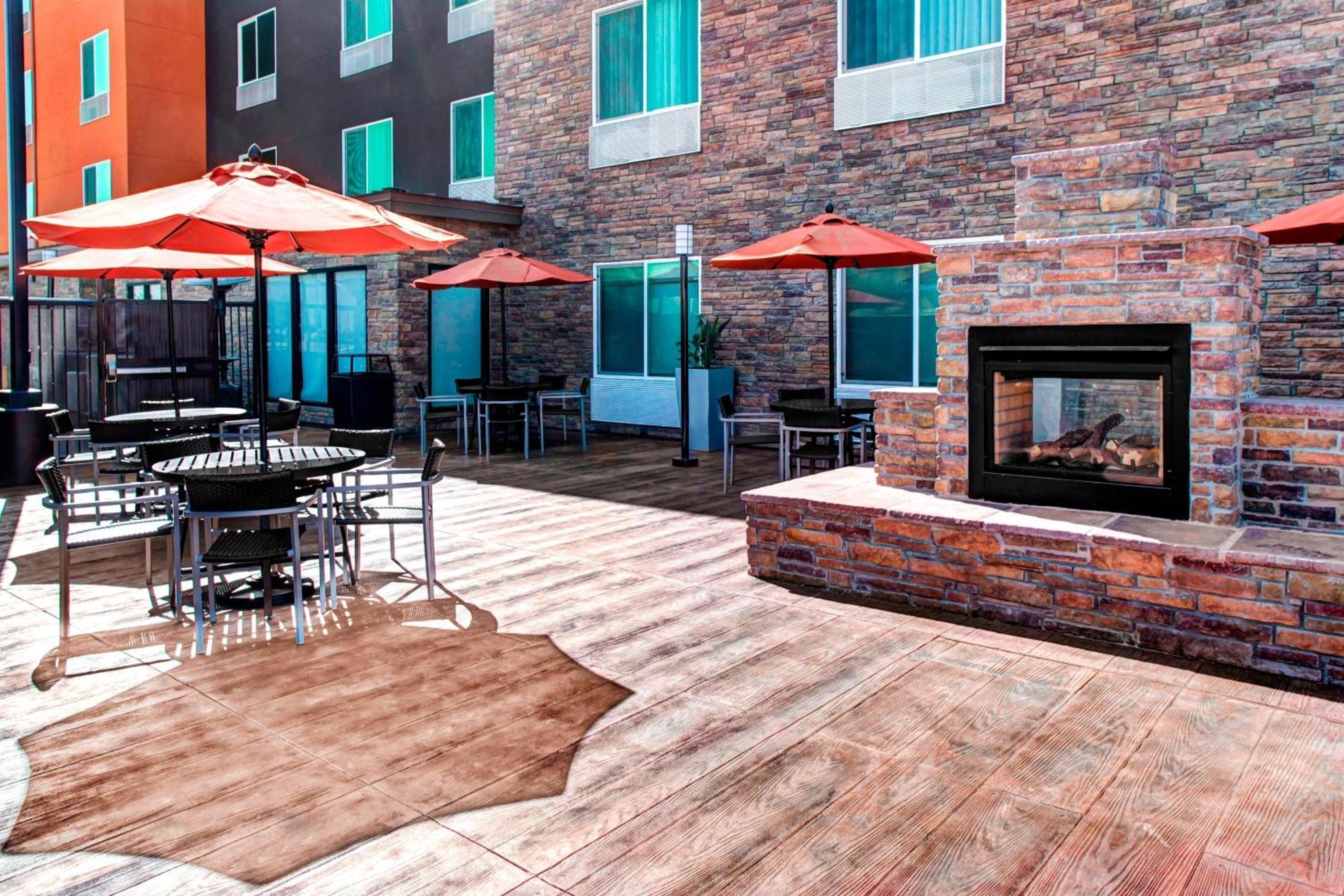 Towneplace Suites By Marriott Bakersfield West Exterior foto