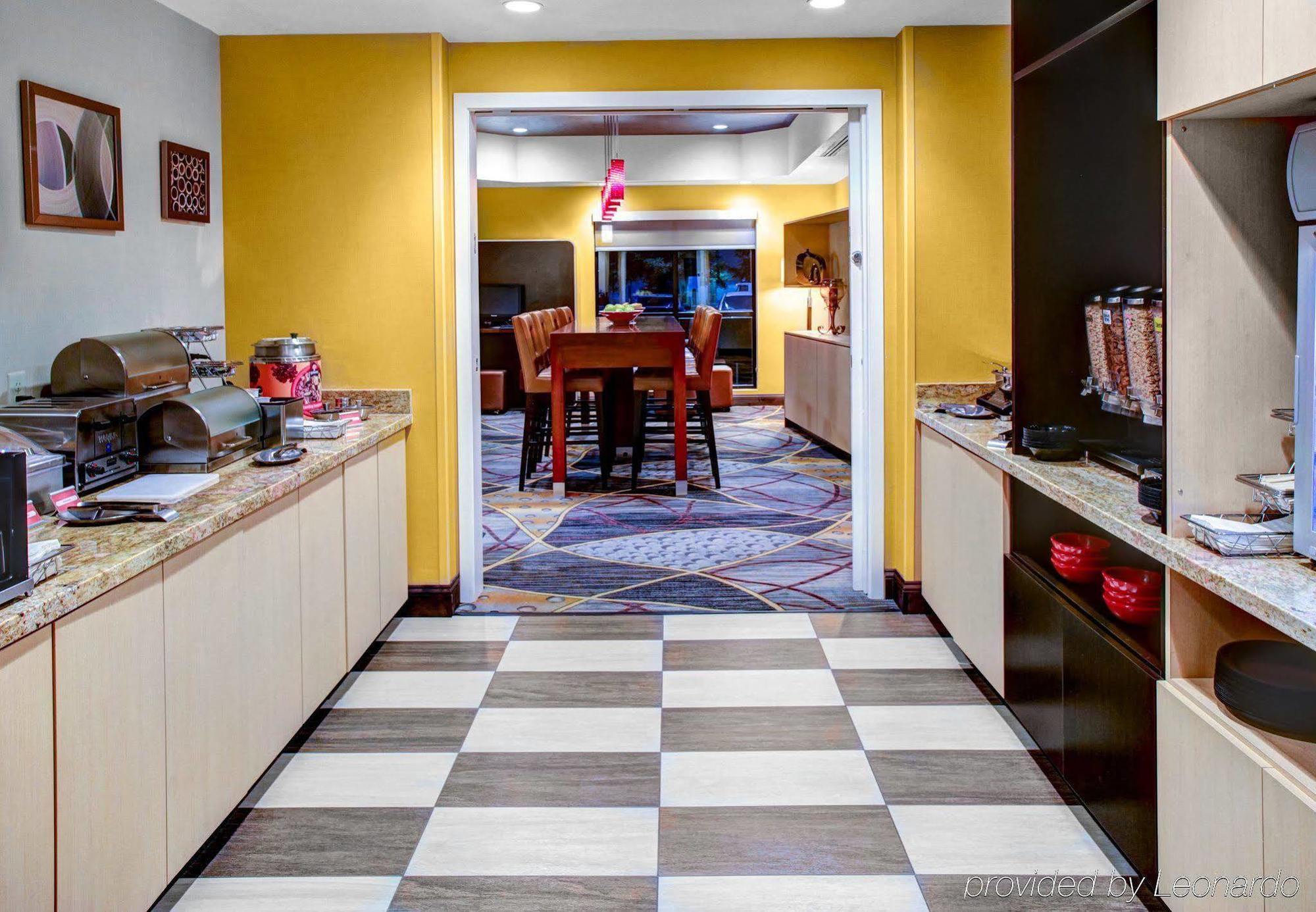 Towneplace Suites By Marriott Bakersfield West Exterior foto